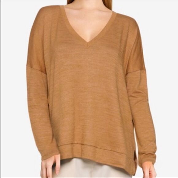Banana Republic Tops - 👠Banana Republic luxespin V Neck top M